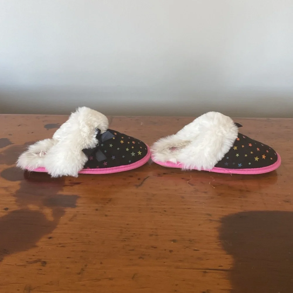 Girls size 2-3 slip on Juicy Couture JJK Sonara slip on slippers fuzzy cozy